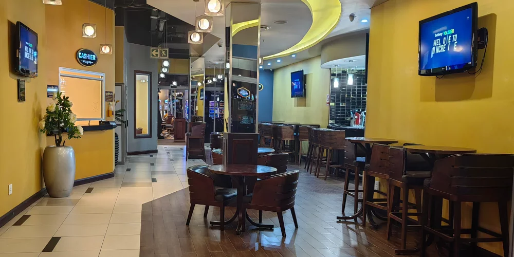 Dining & Refreshments